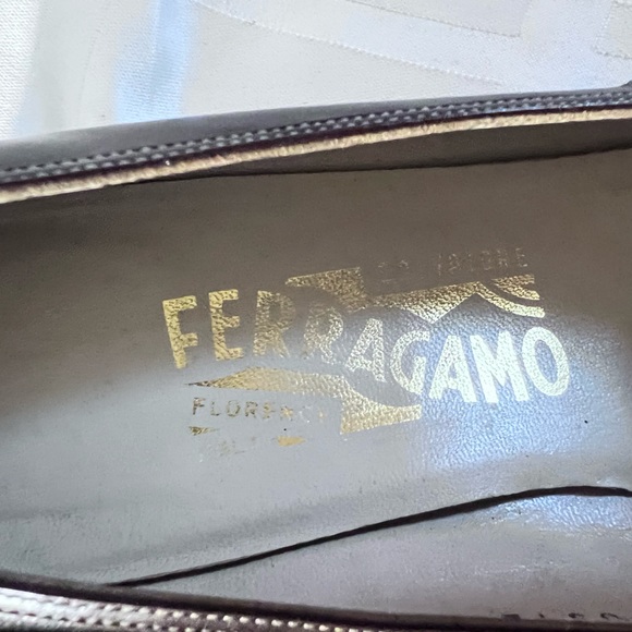 20% off Salvatore Ferragamo leather block heel shoes - Picture 11 of 11